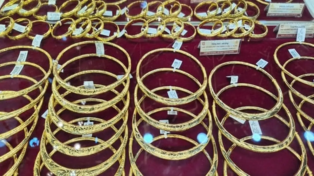 تراجع أسعار الذهب بمقدار 1.4 مليون دونغ فيتنامي للأونصة مطلع الأسبوع الحالي